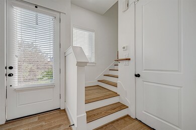 302 Cyclamen St, Houston, TX 77018 - photo 6