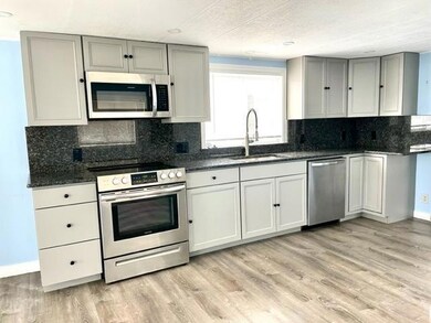 642 Forest Park, Middletown, RI 02842 - photo 6