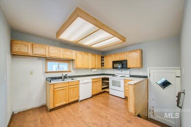 612 S Elder St, Nampa, ID 83686 - photo 4