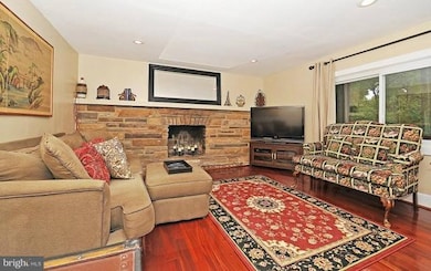 6708 Oak Dr, Alexandria, VA 22306 - photo 7