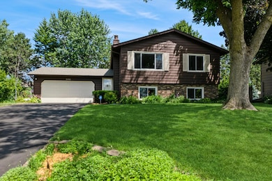 3532 Rolling View Dr, Saint Paul, MN 55110 - photo 4