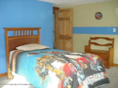 402 Roosevelt St, Jermyn, PA 18433 - photo 6