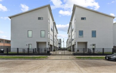 9611 Marlive Ln unit D, Houston, TX 77025 - photo 2