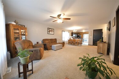 528 9th St SW, Cedar Rapids, IA 52404 - photo 6