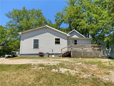 512 W 2nd St S, Newton, IA 50208 - photo 2