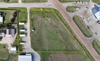 647 E 1st St, Lucas, KS 67648 - photo 2