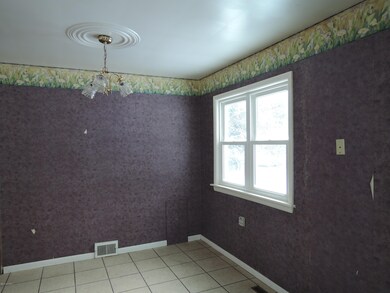 1945 W F Ave