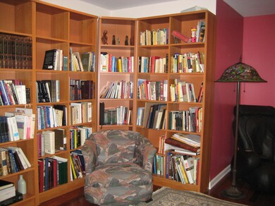 OFFICE/ DEN