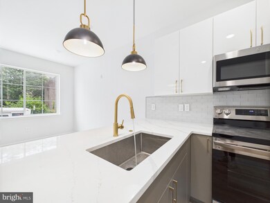 1326 S Grove St unit 5, Philadelphia, PA 19146 - photo 5