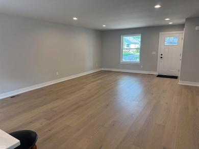 22704 Euclid St, Saint Clair Shores, MI 48082 - photo 5