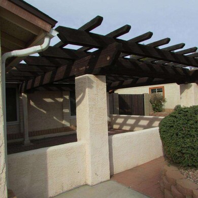 Pergola in front
