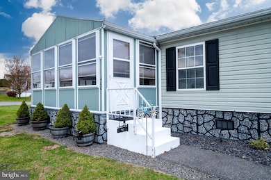 400 Allenbrook Ln, Reading, PA 19606 - photo 2