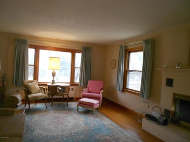 314 Oak Ln, Cresco, PA 18326 - photo 2