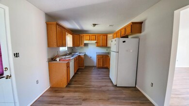 Kitchen w/Breakfast Area