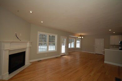 10 Crab Tree Ct unit 27, MerriMacK, NH 03054 - photo 5