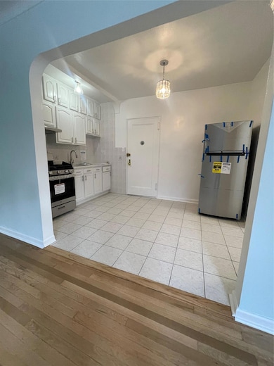 New Hampshire House Condos unit B14, Rego Park, NY 11374 - photo 7