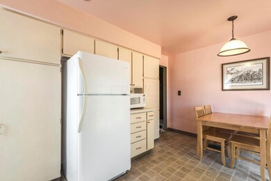 656 E Beaumont Rd 13