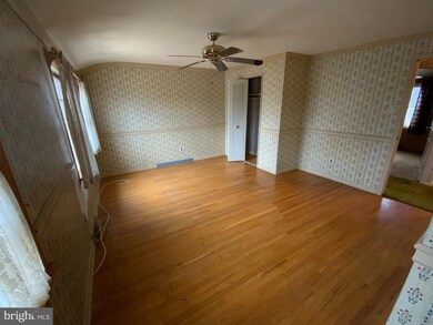 407 S Arthur Dr, Beverly, NJ 08010 - photo 4