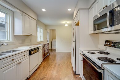3521 Avignon Place-11