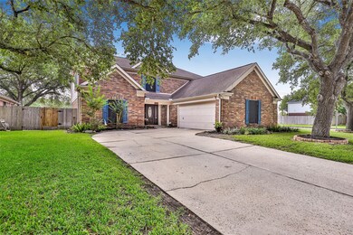 3913 Spring Circle Dr E, Pearland, TX 77584 - photo 2