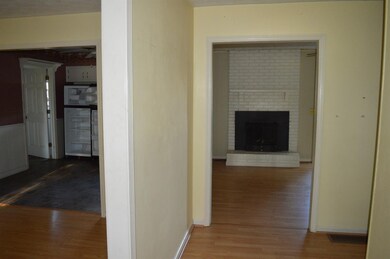 409 Haddix St, Harrodsburg, KY 40330 - photo 3