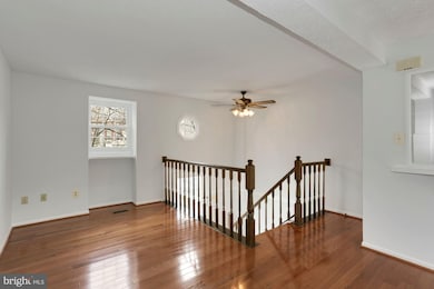 1612 Fieldthorn Dr, Reston, VA 20194 - photo 2