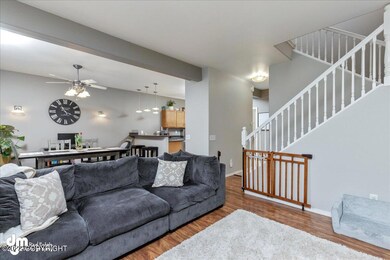 05-Living Room 20220214-DW-8104