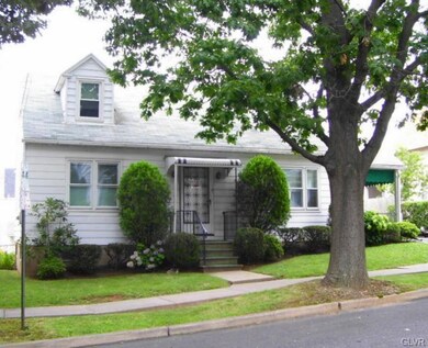 913 Monocacy St, Bethlehem, PA 18018 - photo 2