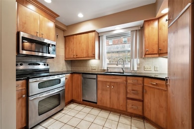 697 Robinwood Dr, Pittsburgh, PA 15216 - photo 6