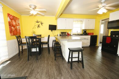 dining/kitchen