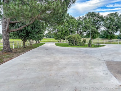 10388 N Perry Rd, Stigler, OK 74462 - photo 6