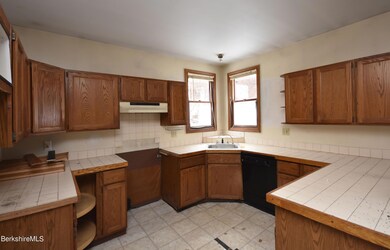 23 Bradley St, North Adams, MA 01247 - photo 6