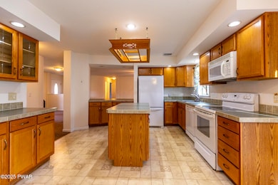 121 Meadowbrook Dr, Moscow, PA 18444 - photo 6