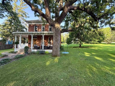 812 Maple Ave, Decorah, IA 52101 - photo 4