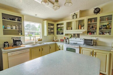 Pretty Kitchen Cabinets
