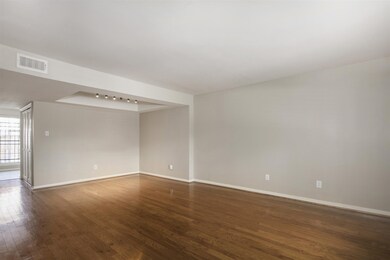 10150 Longmont Dr unit 38, Houston, TX 77042 - photo 4