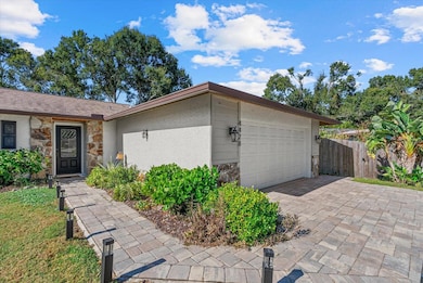 4428 Meadow Creek Cir, Sarasota, FL 34233 - photo 3