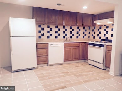 1711 35th St NW unit B, Washington, DC 20007 - photo 3