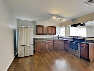 1102 Poindexter Ave, Cleburne, TX 76033 - photo 6