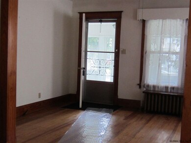 38 Holmes Ct, Albany, NY 12209 - photo 4