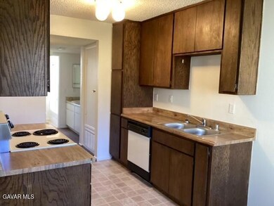 5036 W Avenue l8 unit 5, Quartz Hill, CA 93536 - photo 2