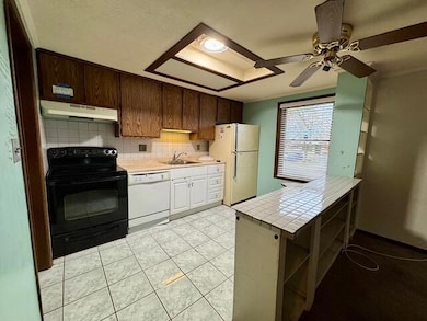 805 Pipers Ln, Columbus, OH 43228 - photo 2