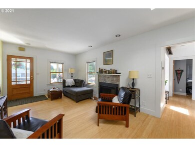 809 S Meridian St, Newberg, OR 97132 - photo 4