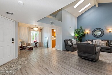 15-Living Room_Interior Entry