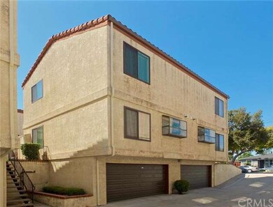 Large 2 car garage, garden window and only one com