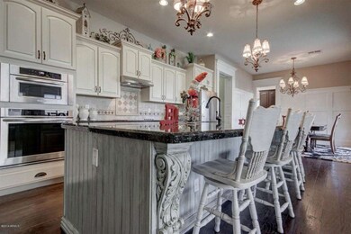 Island w/ corbels