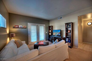 004_Living Room