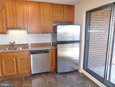 136 Roberts Ln unit 401, Alexandria, VA 22314 - photo 5