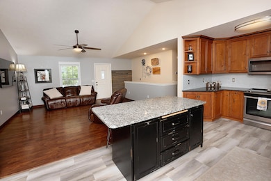 735 Poplar Ct, Marshfield, MO 65706 - photo 6