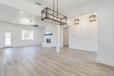 405 Zonaverde Ct, Poolville, TX 76487 - photo 7